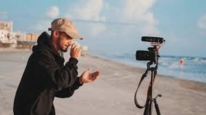How-to Vlog Like a Pro: Tips, Tricks,Tools and Techniques for Beginners
